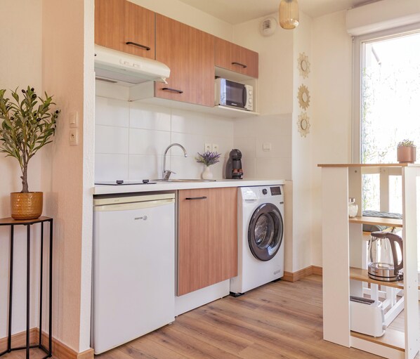 Fridge, microwave, coffee/tea maker, toaster