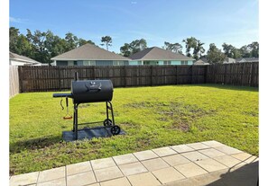 Property grounds - Spacious 4BR Retreat Near Gulf Shores & OWA – Perfect for Families & Groups! (Foley)