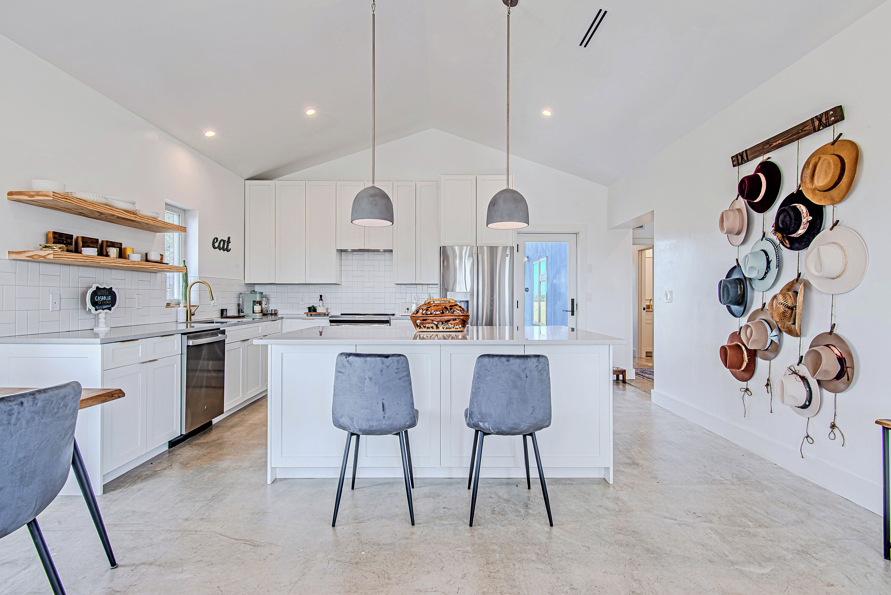 Mikrovågsugn, ugn, spishäll och diskmaskin