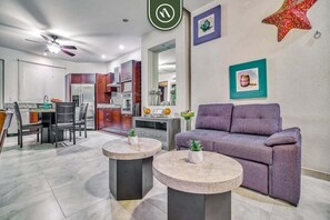 Studio, 1 King-Bett, Poolzugang (V399 108) | Wohnbereich