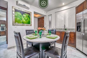 Monolocale, 1 letto king, accesso alla piscina (V399 108) | 1 camera, con stile personalizzato, con arredamento individuale