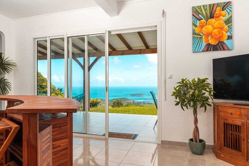 Villa between sea and mountains