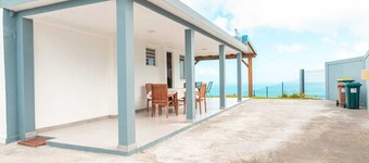 Villa between sea and mountains