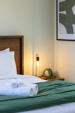 4 bedrooms, iron/ironing board, WiFi, bed sheets