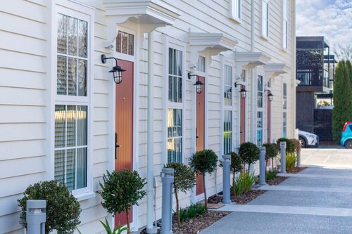 Stylish 3BR Escape • Parking & Modern Living