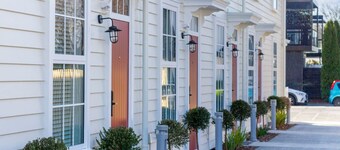 Stylish 3BR Escape • Parking & Modern Living