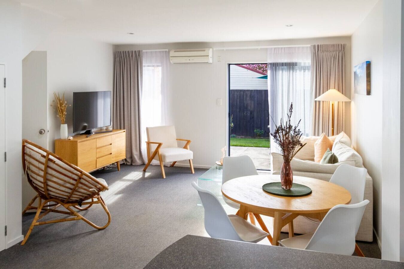 المنشأة من الداخل