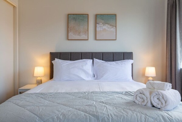 3 chambres, fer et planche à repasser, Wi-Fi, draps fournis