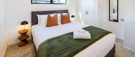 2 室のベッドルーム、アイロン / アイロン台、WiFi、ベッドシーツ