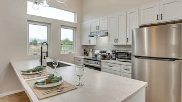 Micro-ondes, four, plaque de cuisson, lave-vaisselle