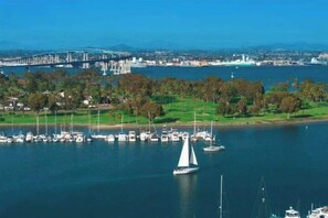 Marina - PB Hot Tub Triplex 5BR, MiniGolf, Games & Parking! (San Diego)