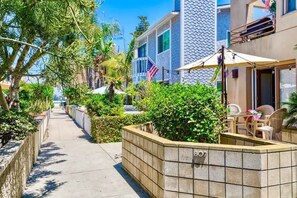 Outdoor dining - Massive Oceanview 6BR Penthouse + Rooftop Decks (San Diego)