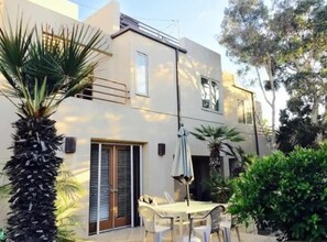 تناول الطعام بالخارج