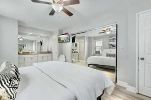 6 عدّة غرف نوم ومكواة/لوح كي وواي فاي وملاءات أسرّة