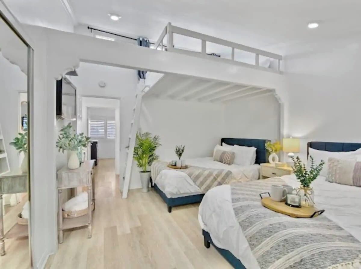 4 habitaciones, tabla de planchar con plancha, cuna de viaje y wifi 