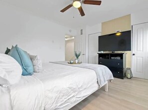 4 عدّة غرف نوم ومكواة/لوح كي وسرير سفر وواي فاي