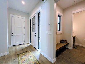 Exterior - Alcove 98 (Keystone)