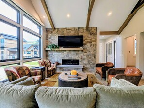 Exterior - Alcove 98 (Keystone)