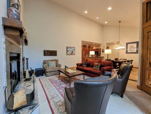 Exterior - Chateaux Dumont 2702 (Keystone)