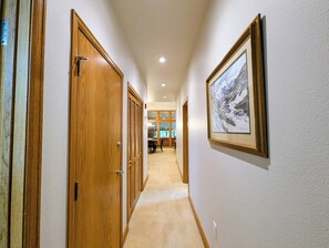 Exterior - Chateaux Dumont 2702 (Keystone)