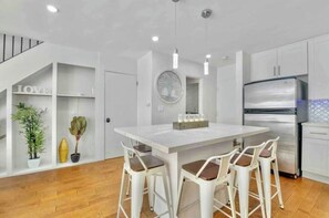 Dining - MB Massive Oceanview 6BR/6BA Sleep 30+Rooftop Deck (San Diego)