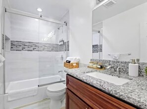 Shower, hair dryer - MB Massive Oceanview 6BR/6BA Sleep 30+Rooftop Deck (San Diego)