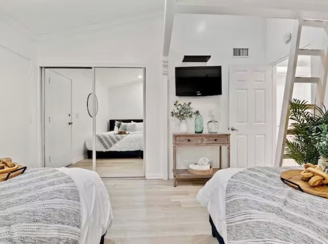 6 bedrooms, iron/ironing board, travel cot, WiFi