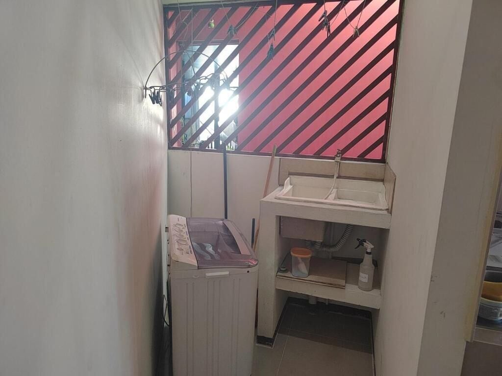 Hårtørrer, håndklæder, Sæbe, Toiletpapir