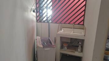 Hårtørrer, håndklæder, Sæbe, Toiletpapir