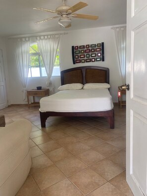 9 habitaciones, tabla de planchar con plancha, internet y ropa de cama 