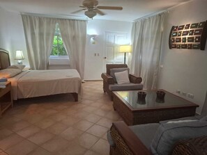 9 habitaciones, tabla de planchar con plancha, internet y ropa de cama 