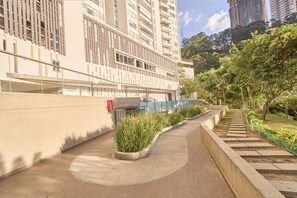 Property grounds - Medellín Skyline Luxury Perfect for Remote • Work & Families (Medellín)