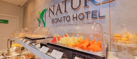 Gratis frukost med självservering varje dag