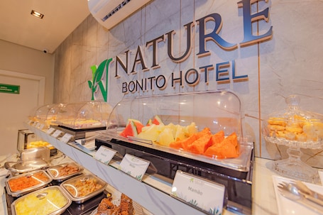 Desayuno de autoservicio incluido todos los días . Nature Bonito Hotel