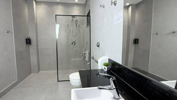Executive Double Room | Bathroom | Shower, hair dryer, towels, soap