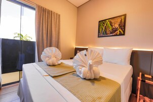 Quarto casal executivo, 1 cama de casal, sacada | Wi-Fi de cortesia, roupa de cama