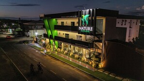 Vista frontal de la propiedad