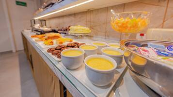 Desayuno de autoservicio incluido todos los días