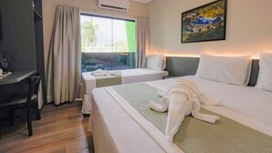Executive-Dreibettzimmer, Balkon, Stadtblick | Zimmerausstattung