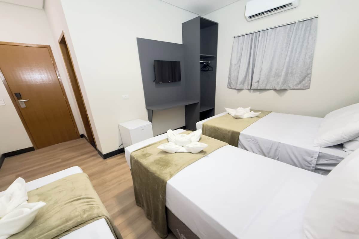Habitación cuádruple familiar | Wifi gratis y ropa de cama