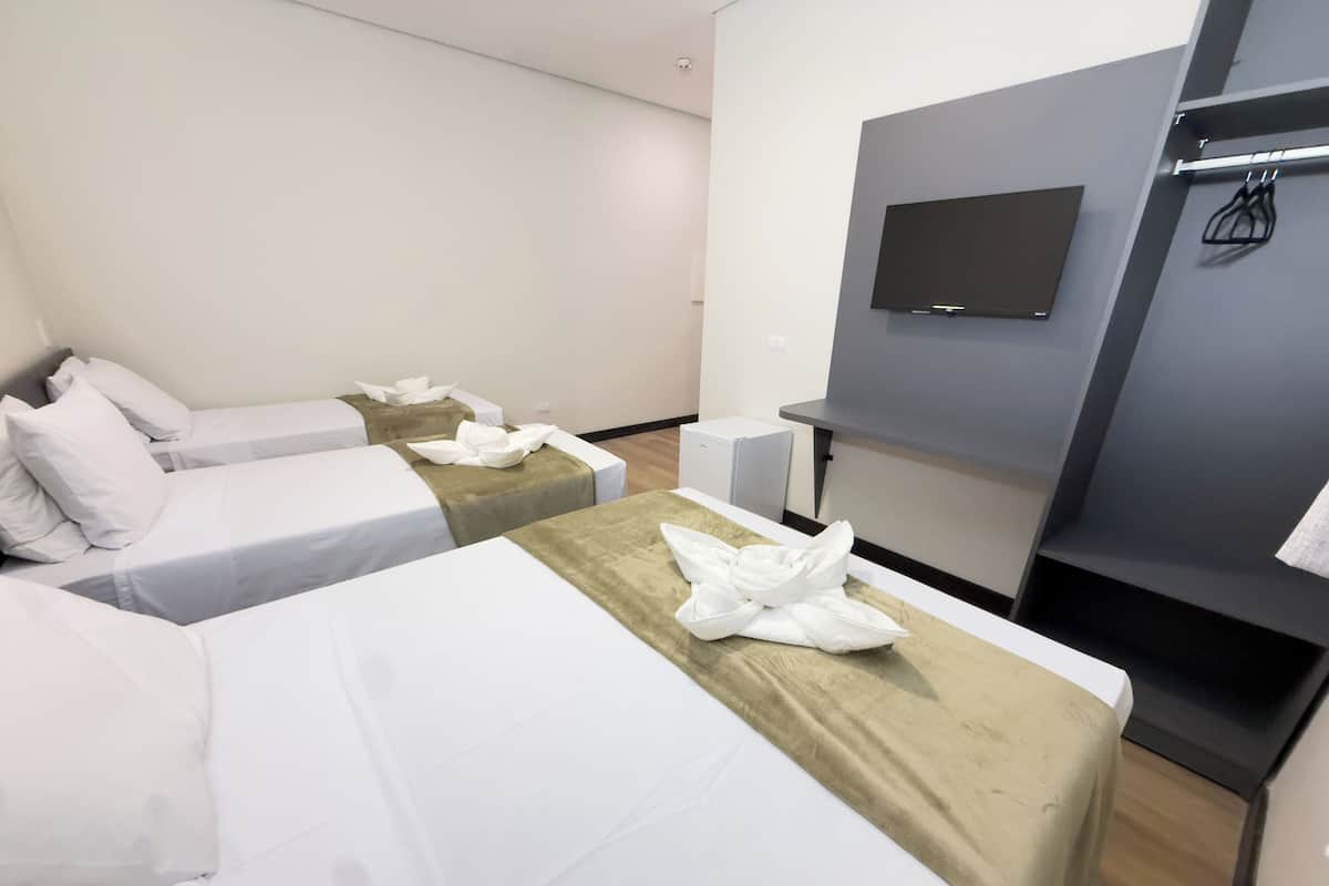 Habitación cuádruple ejecutiva | Wifi gratis y ropa de cama