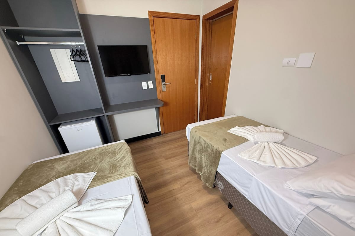 Habitación ejecutiva con 2 camas individuales | Wifi gratis y ropa de cama