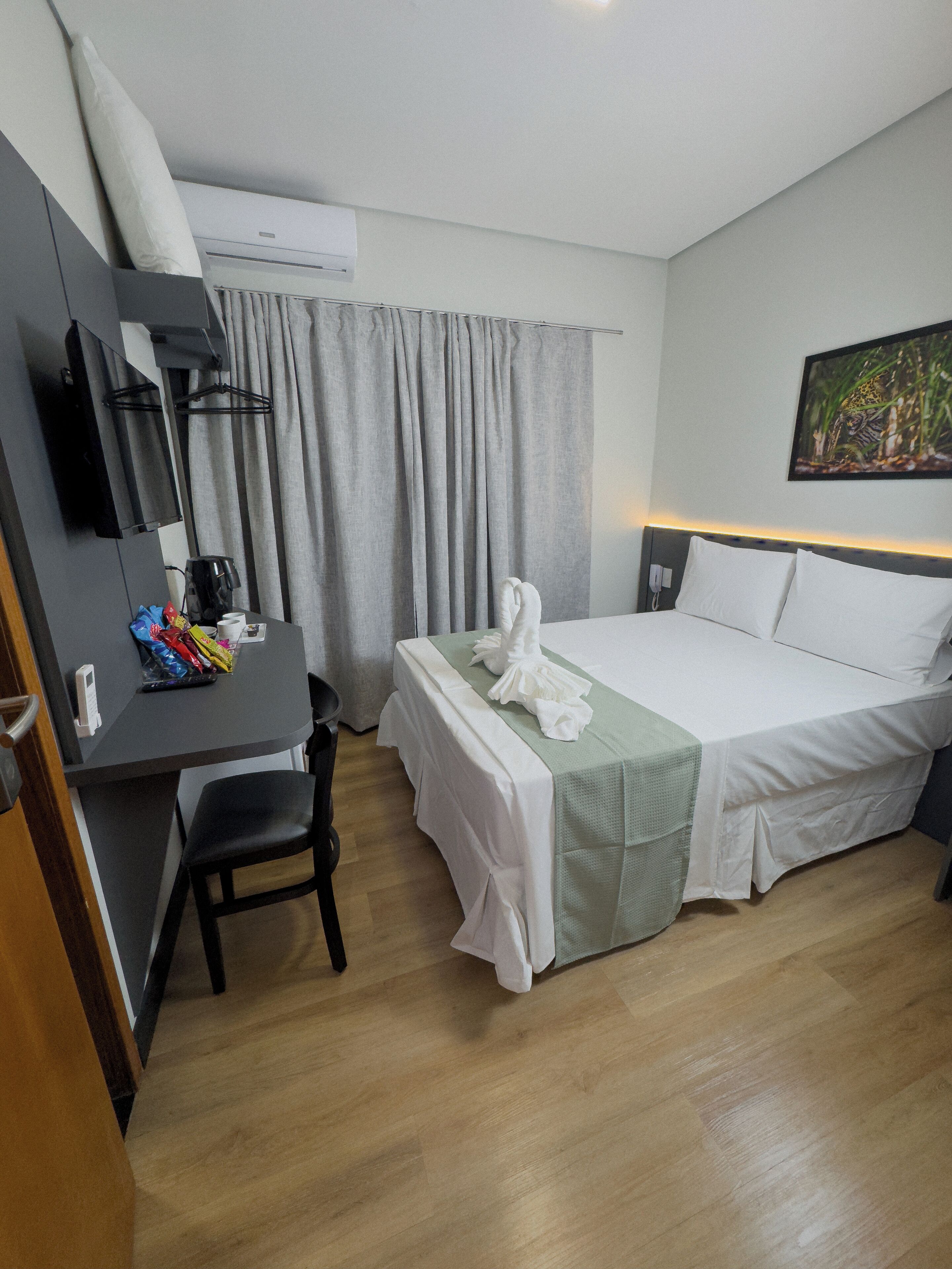 Kahden hengen executive-huone, 1 parisänky, parveke | Ilmainen Wi-Fi, vuodevaatteet