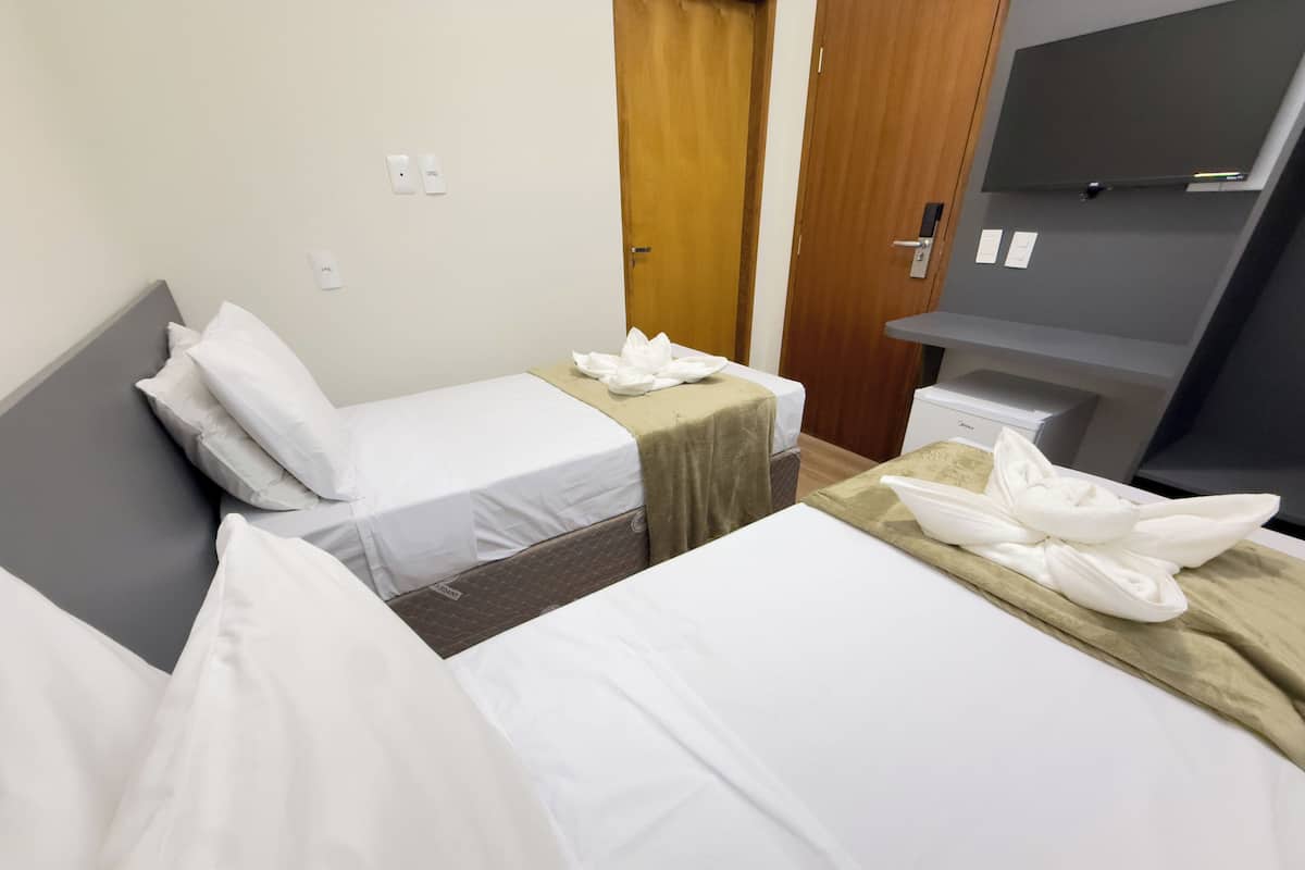 Habitación estándar con 2 camas individuales | Wifi gratis y ropa de cama