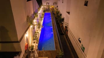 حمّام سباحة خارجي