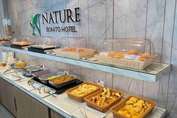 TĂ€gliches inbegriffenes FrĂŒhstĂŒck zur Selbstbedienung