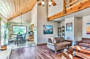 Smart TV, fireplace, books, stereo