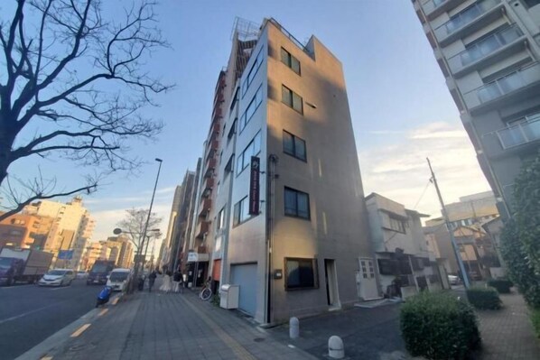 Exterior - High Five Guest House (Tokyo)