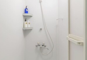 Room - Near Ikebukuro, Tokyo 2-min Walk to Nishi-Sugamo Station Entire Place Up to 4 Guests (Tokyo)