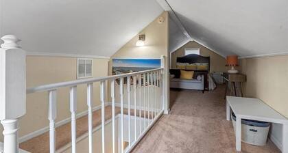 Stylish 2BR/2BA Retreat - Comfort & Convenience in Springfield